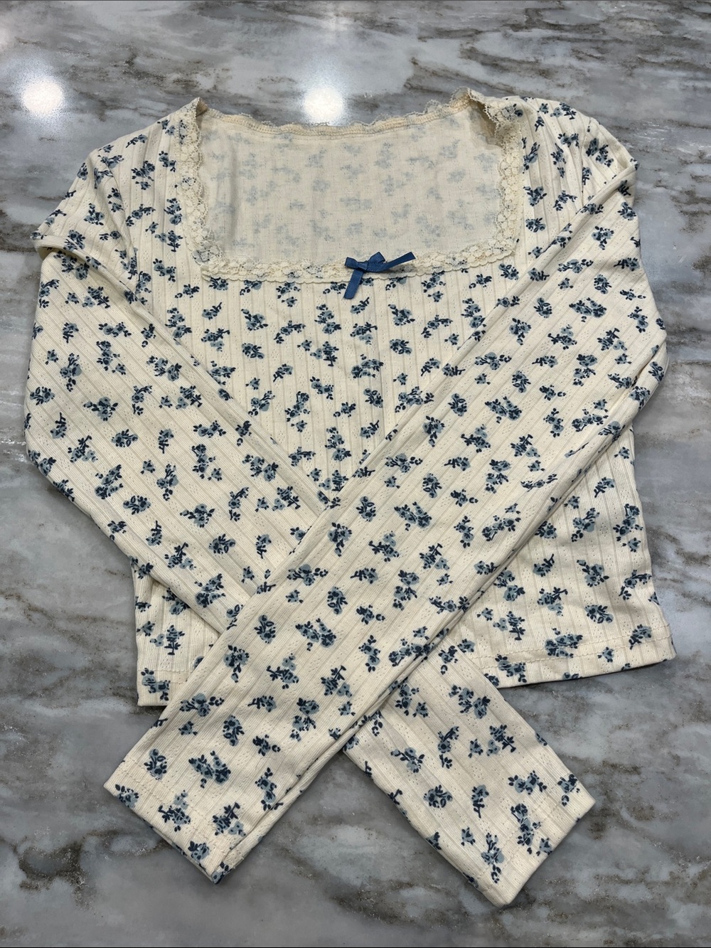 Cider Cream Floral Long-Sleeve Top with Blue Bow Women’s Size XS Cropped